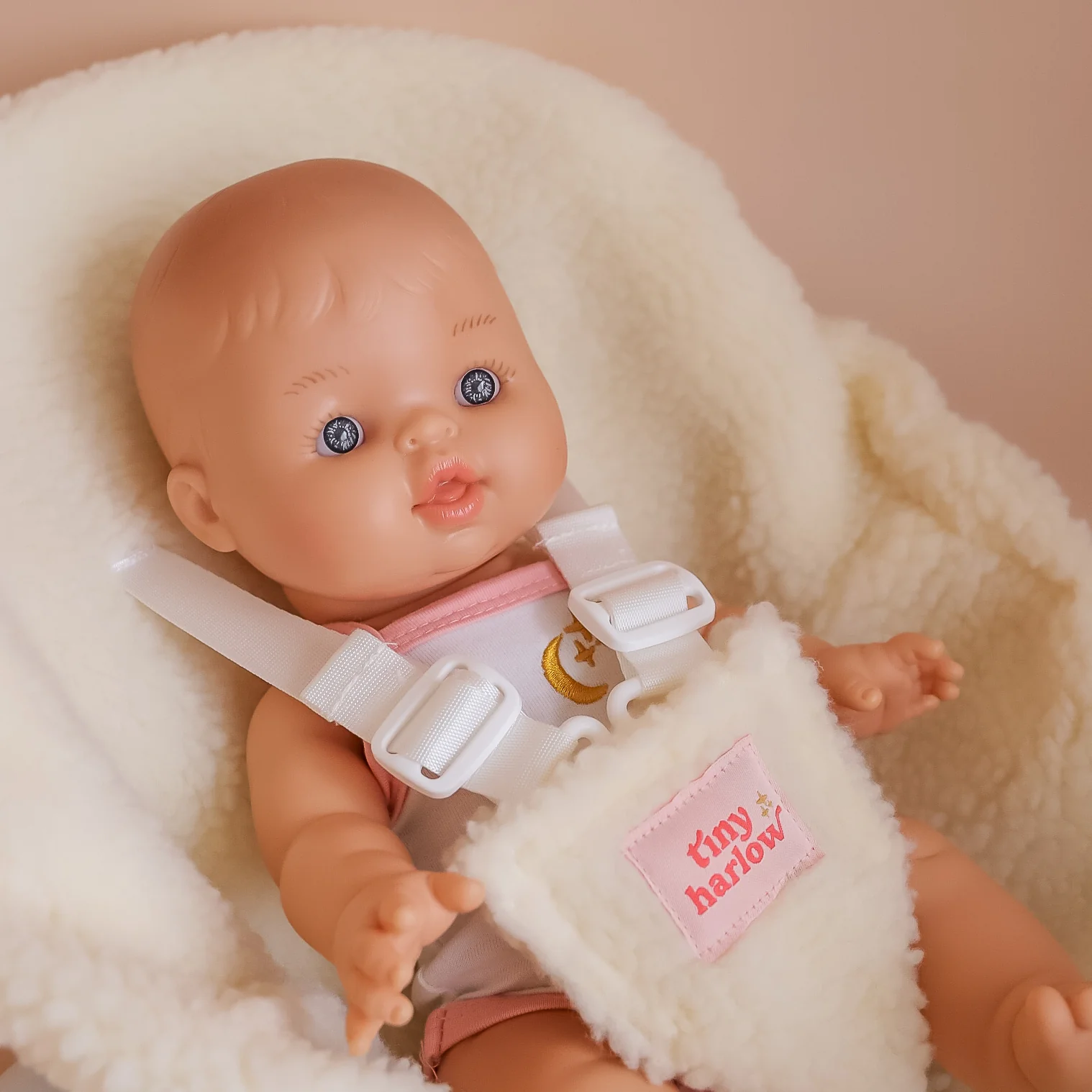 Doll Capsule - Strawberry picnic - Tiny Harlow